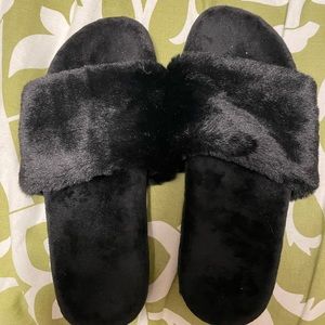 NWOT Fuzzy Slippers